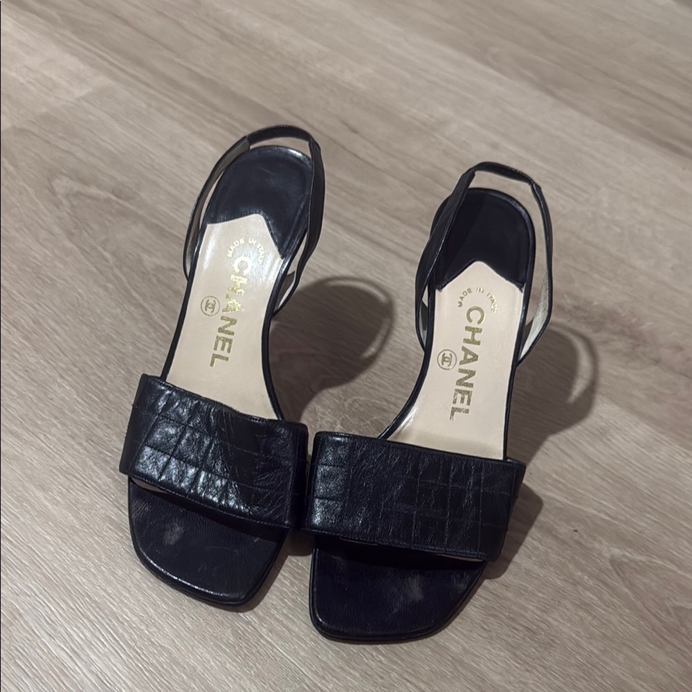 CHANEL Black Sandals with Slingback Design